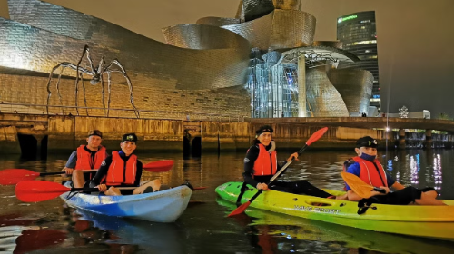 Tour nocturno en kayak por Bilbao